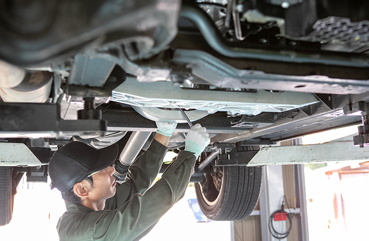 板金 ― へこみも傷も完璧に元の姿へ。